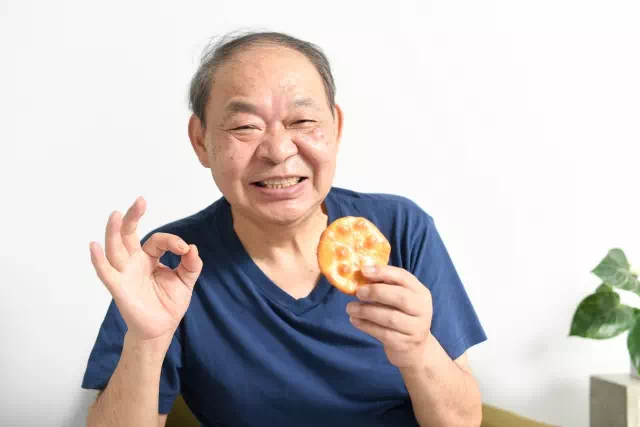 元気なおじいさんの画像