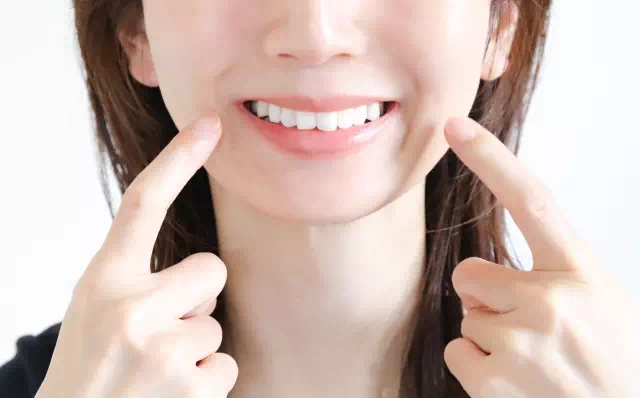 歯が白い女性の画像